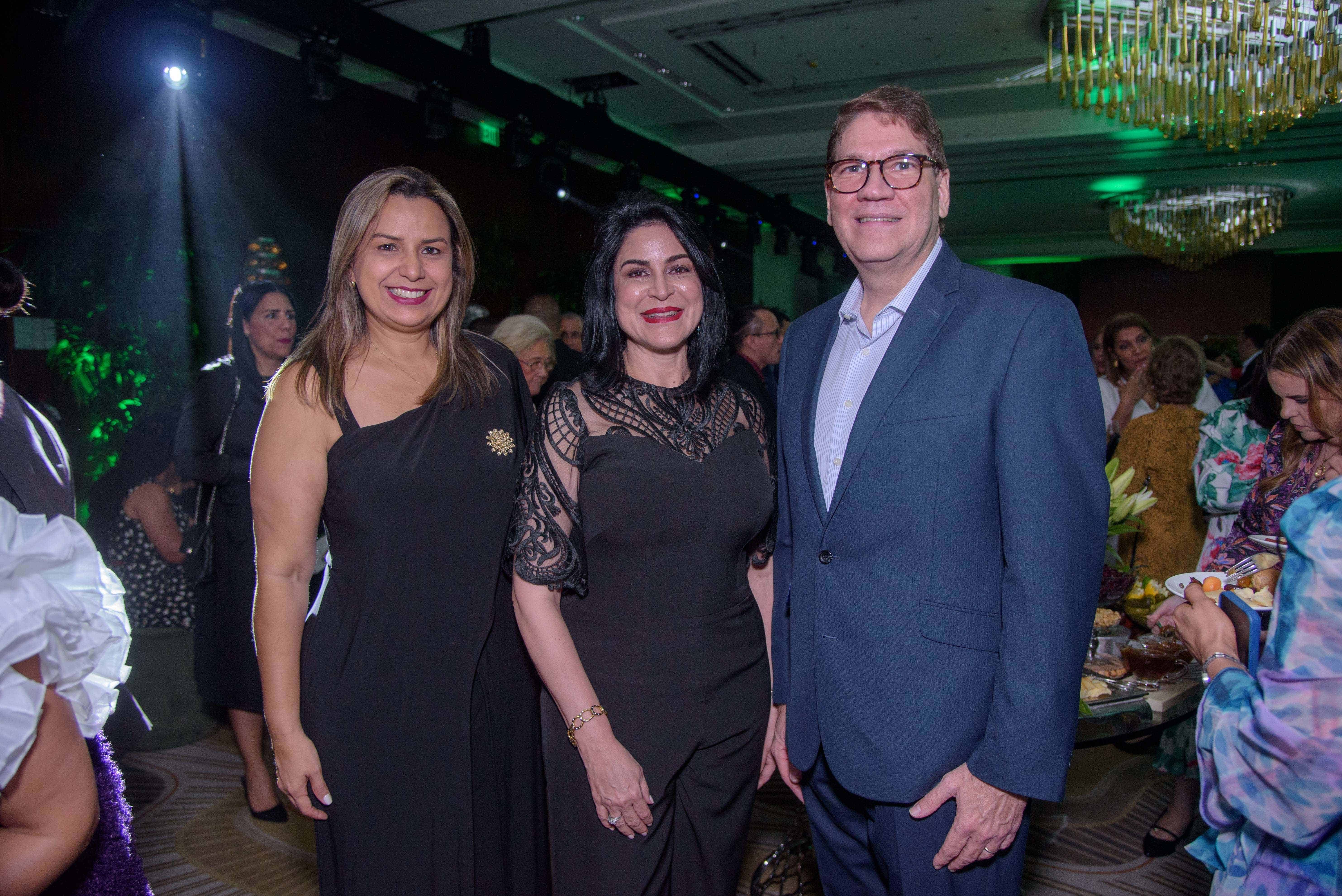 Carla Cedeño, Amelia Reyes Mora y Eduard Gottschalk.