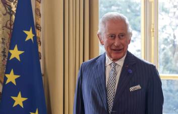 Francia extiende la alfombra roja a Carlos III en su primera visita como rey