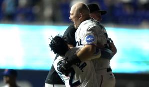 Burger batea sencillo decisivo en la 9na; Marlins superan a Mets