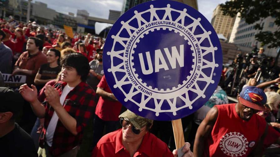 Fabricante de automóviles de EE.UU. prevé despedir a más de 300 trabajadores por huelga