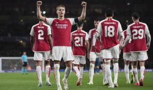 Regreso triunfal de Arsenal en la Champions al golear 4-0 al PSV bajo la lluvia