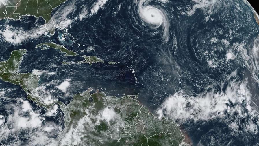 Fuerte oleaje azota a las Bermudas mientras el huracán Nigel atraviesa aguas abiertas