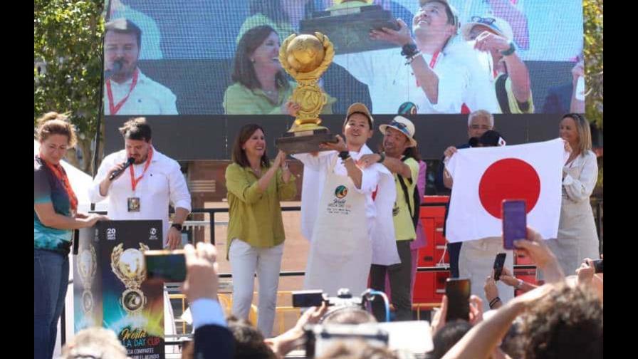 Un cocinero japonés gana en España el concurso a la mejor paella del mundo