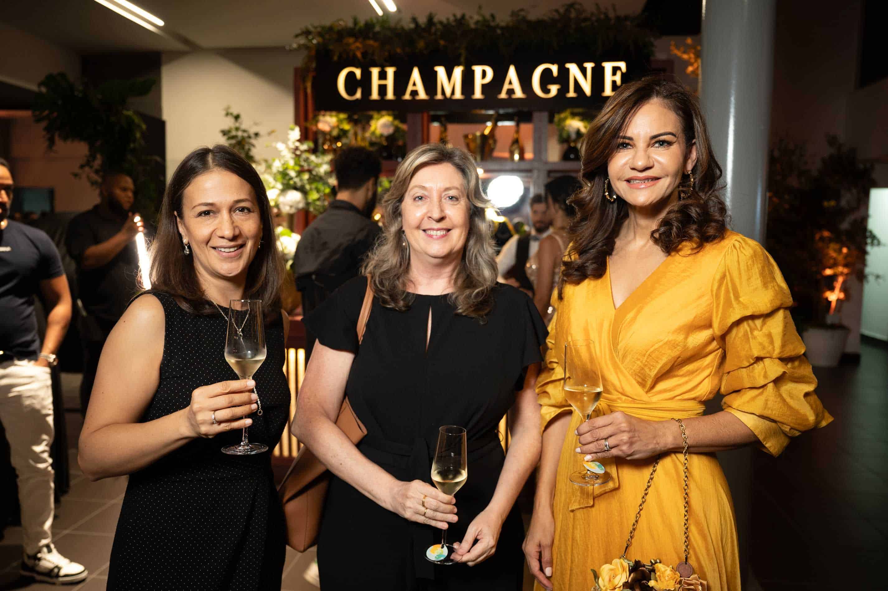 Elizabeth Solís, Beatriz Bienzobas y Celeste Pérez.
