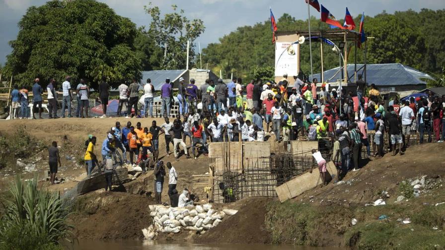Construcción de canal en río Masacre sigue a pesar de medidas del Gobierno dominicano