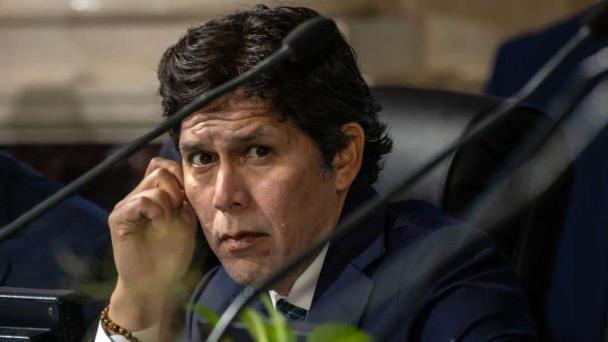 Kevin de León, concejal de Los Ángeles envuelto en conversación racista, busca reelegirse