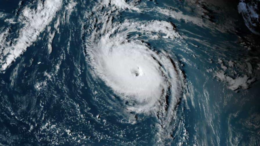 El huracán Nigel resiste al noreste de Bermudas, pero no amenaza a las zonas pobladas