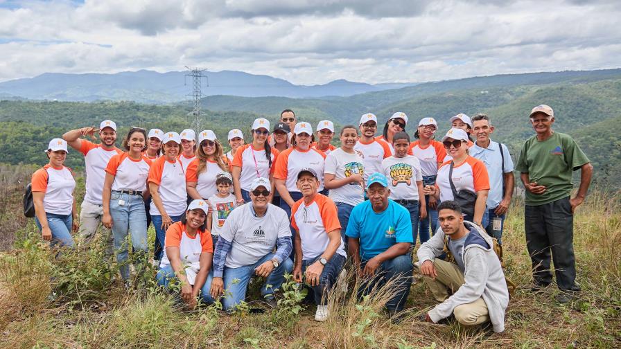 Sesderma Dominicana se suma al Plan Sierra de Reforestación