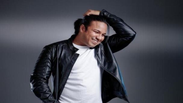 Héctor Gonz estrena bachata y videoclip estilo cinematográfico “Ella es mi dueña”