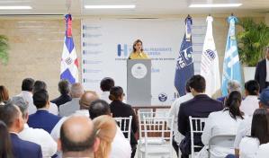 Vicepresidenta Raquel Peña entrega tomógrafo a Hospital presidente Estrella Ureña en Santiago
