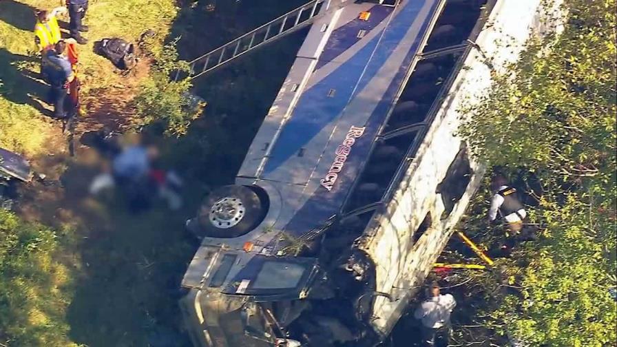 Un muerto y varios heridos al estrellarse un autobús escolar en Nueva York