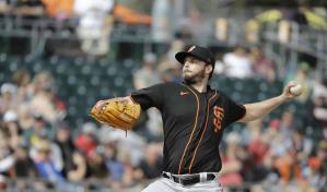 Águilas anuncian al lanzador Andrew Suárez y el OF cubano Yadiel Hernández