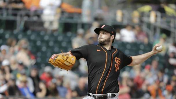 Águilas anuncian al lanzador Andrew Suárez y el OF cubano Yadiel Hernández