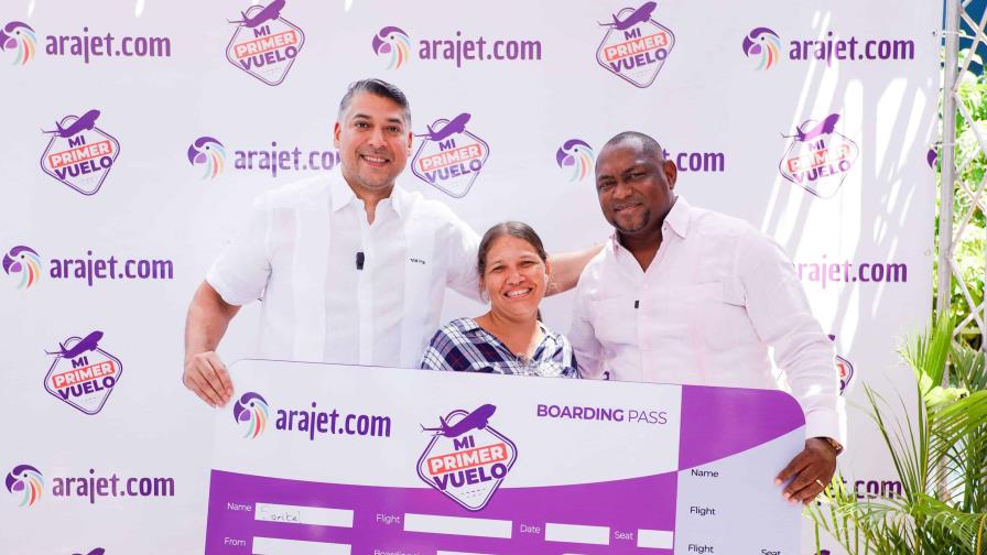 Arajet inicia programa Mi primer vuelo en La Caleta de Boca Chica