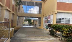 Denuncian estudiantes de liceo en El Seibo no reciben clases de matemáticas por falta de docente