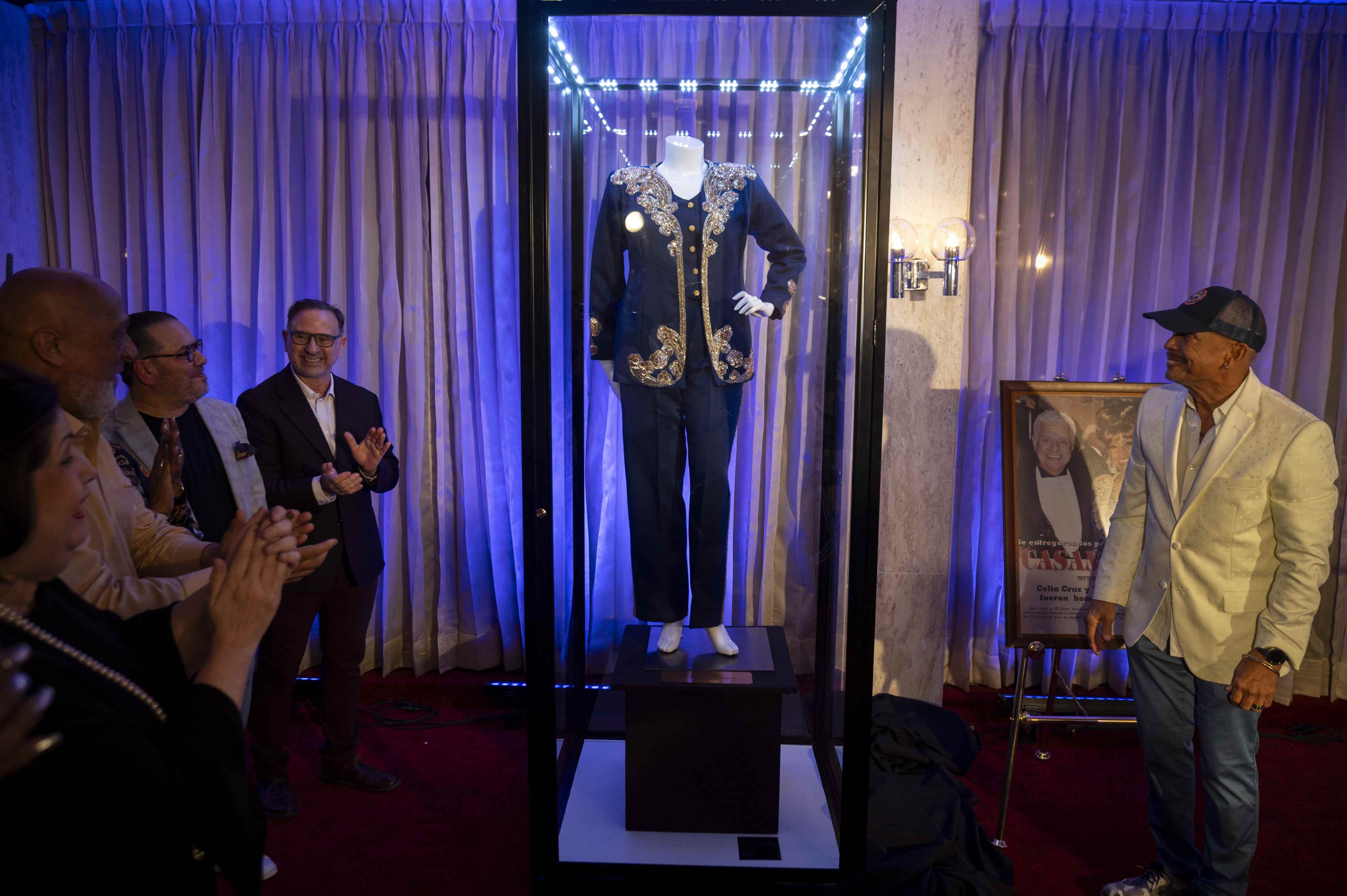 Exhibición del vestuario de La Reina de la Salsa Celia Cruz.