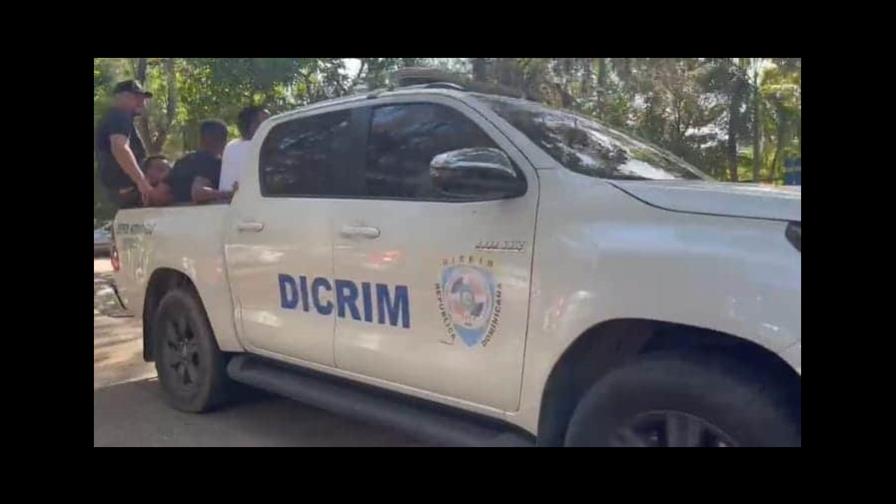 Agentes policiales hieren joven al que confundieron con atracador de joyería donde mataron uno en Santiago