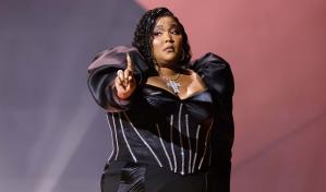 Exdiseñadora de vestuario acusa a la cantante Lizzo de acoso y discriminación