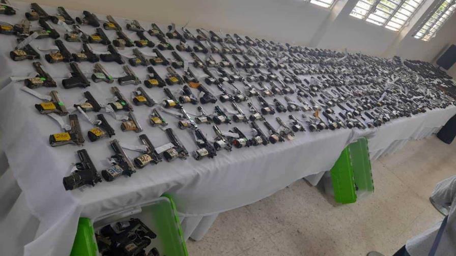 Entregan a Interior y Policía 567 armas decomisadas en La Altagracia