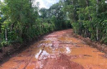 Ciudadanos dicen estar en peligro por mal estado de calles en comunidad de Miches
