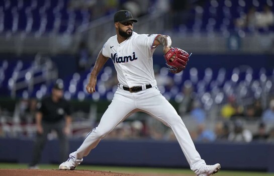 Sandy Alc&aacute;ntara va por su noveno triunfo para cerrar un junio hist&oacute;rico de los Marlins