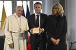 Macron y el papa Francisco: un encuentro privado breve y libros del Mediterráneo