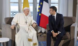 El Papa corona viaje con multitudinaria misa en Marsella