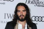 Russell Brand califica de angustiosa su situación tras ser acusado de agresiones
