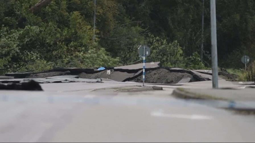 Tres heridos al hundirse un tramo de una autopista en Suecia