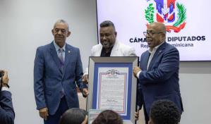 Cámara de Diputados honra a Luis Miguel del Amargue como hijo distinguido de Azua