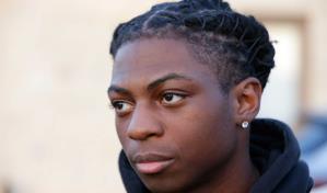 Estudiante negro suspendido por tener rastas presenta demanda en Texas