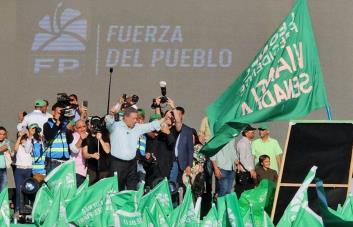 Leonel Fernández celebra el arribo de dos millones de miembros a la FP Leonel Fernández celebra el arribo de dos millones de miembros a la FP