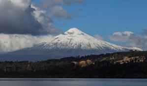 Chile sube nivel de alerta por actividad de volcán Villarrica