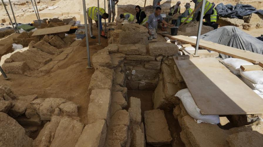 Arqueólogos encuentran decenas de antiguas tumbas en Gaza