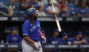 Vladimir Guerrero Jr. pega 2 cuadrangulares