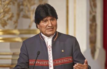 Evo Morales anuncia que inscribirá su candidatura presidencial con miles de seguidores