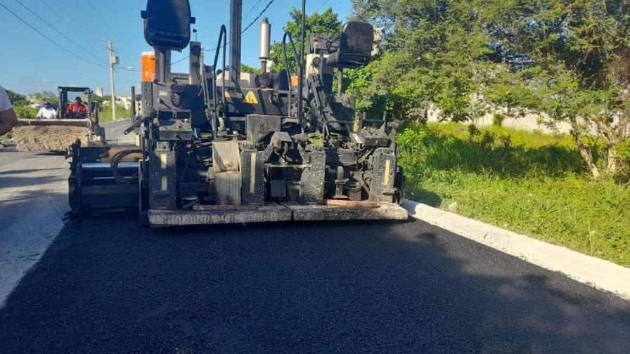 Obras Públicas inicia asfaltado en el distrito municipal de Verón, en La Altagracia