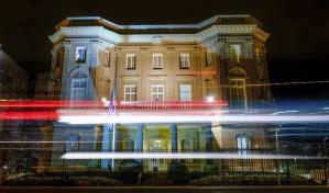 Lanzan cóctel molotov contra embajada de Cuba en Washington