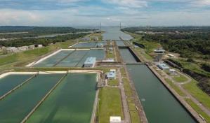 El canal de Panamá reduce en cerca del 50 % su tarifa variable por el uso de agua dulce