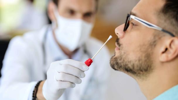 Las personas con COVID-19 persistente tienen diferencias hormonales e inmunitarias