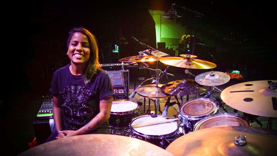 Helen de la Rosa: la baterista dominicana que rompe barreras