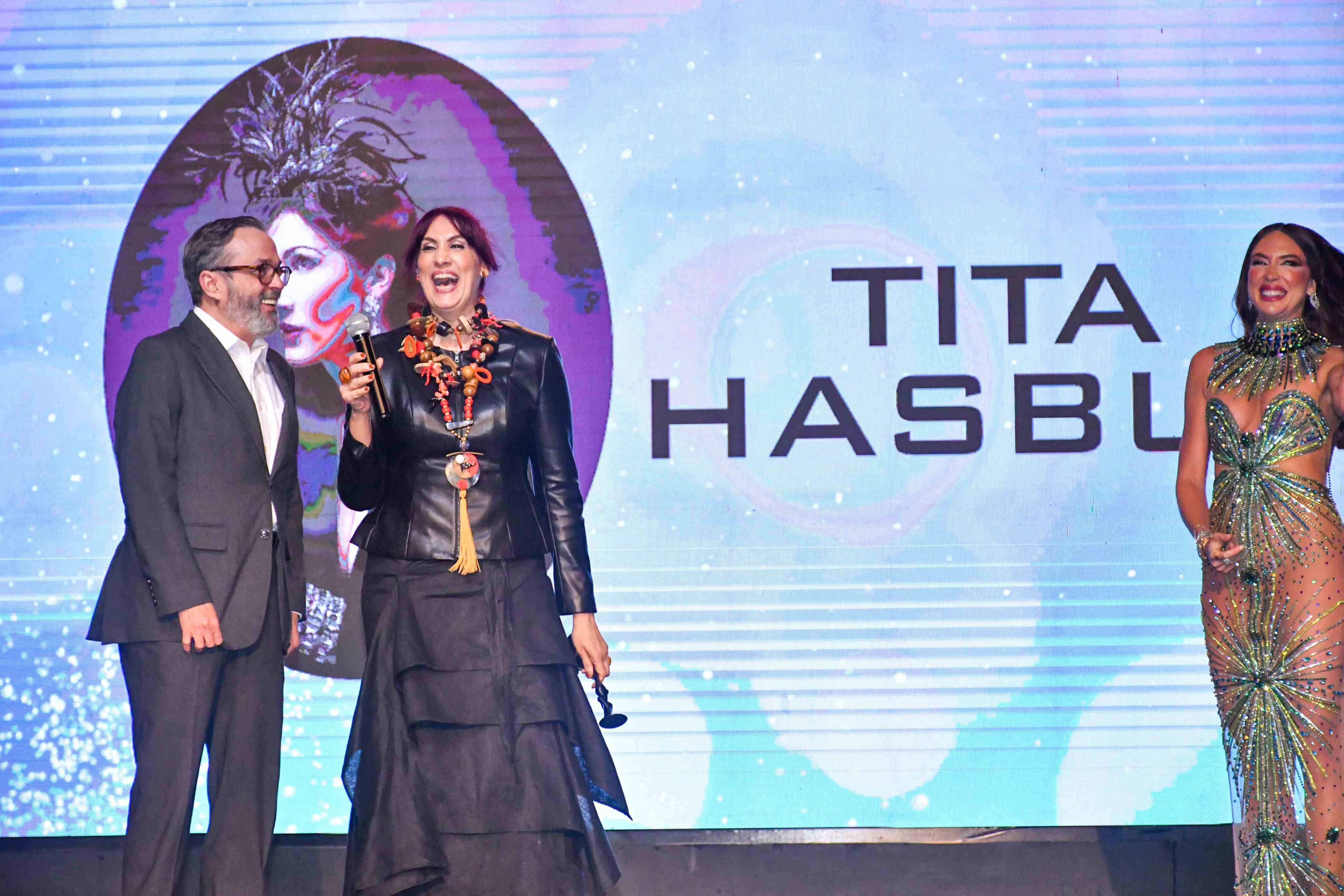 También fue reconocida Tita Hasbún.