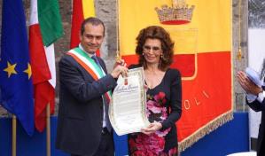 Sophia Loren operada de emergencia por fractura de cadera