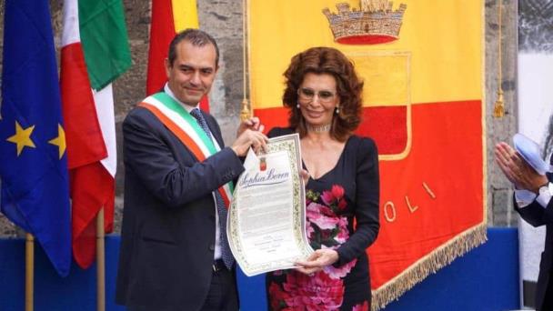 Sophia Loren operada de emergencia por fractura de cadera