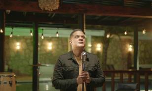 Alex Matos presenta versión en salsa de “Abrázame muy fuerte”