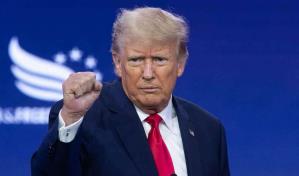 Trump dice en un acto de campaña que quiere comprarse una pistola