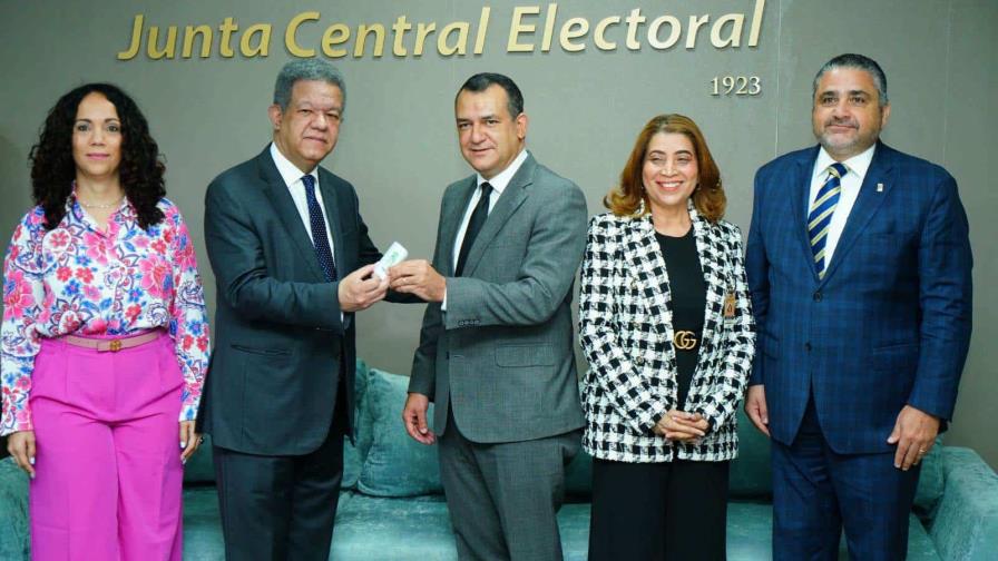 Leonel Fernández pide a la JCE auditar el padrón electoral y equipos electrónicos