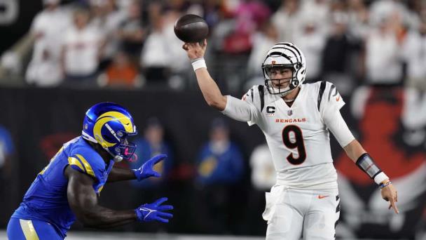 Burrow se sobrepone a lesión en la pierna y Bengals superan a Rams