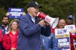 Biden hace historia al sumarse en Michigan a trabajadores automotrices en huelga Biden hace historia al sumarse en Michigan a trabajadores automotrices en huelga