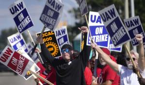 Biden y Trump buscan votos entre los huelguistas de la industria automovilística